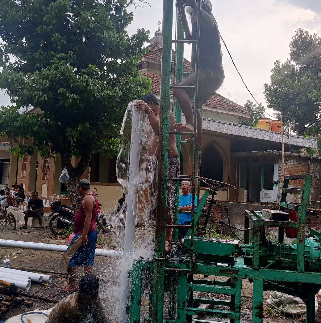 Proses pengerjaan sumur bor dalam